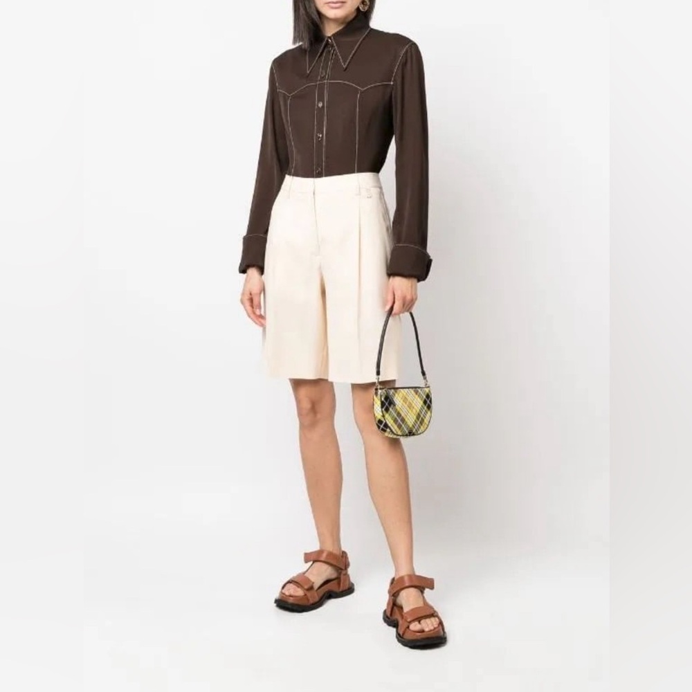BURBERRY AUTHENTIC WOOL SHORTS  SIZE US8